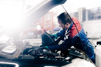 Auton takuu ei pakota autoilijaa huollattamaan autoaan merkkiliikkeessä